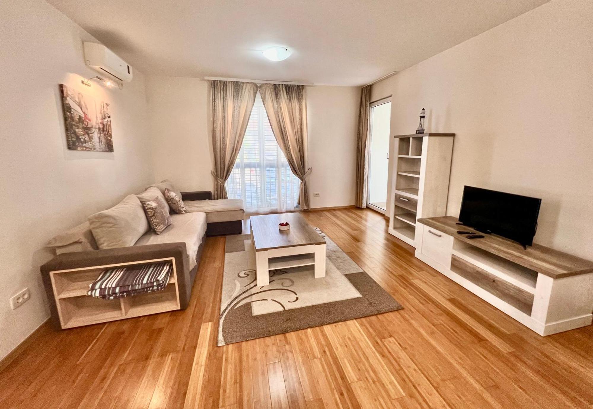Apartments Nirgilija 티바트 외부 사진
