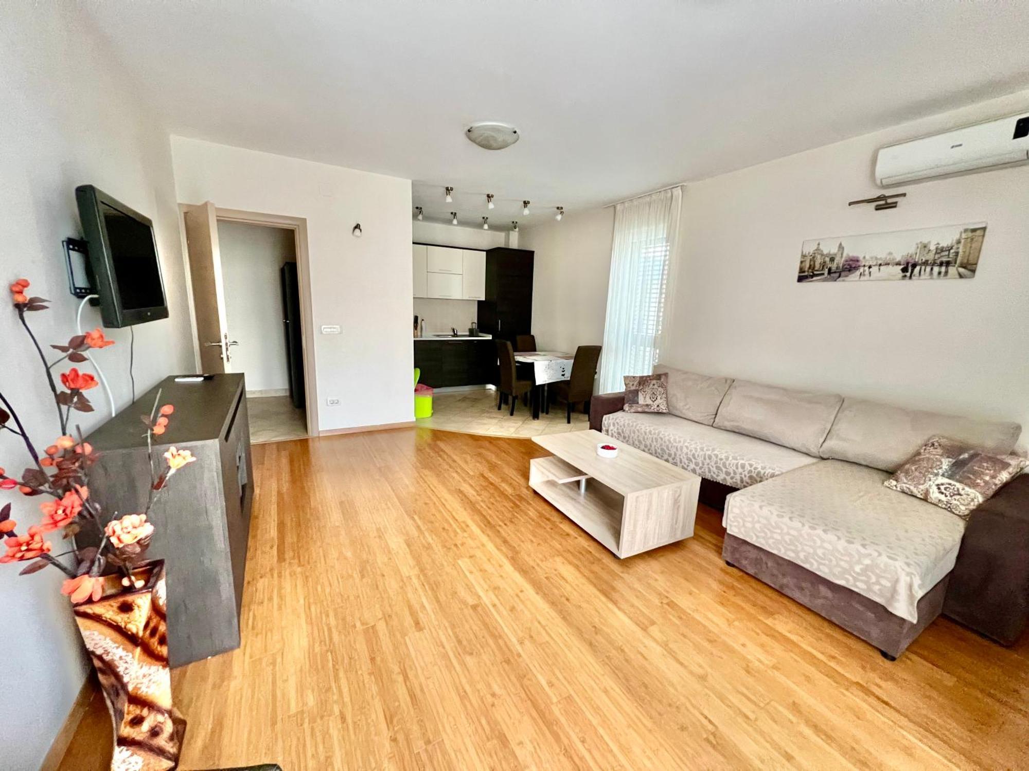 Apartments Nirgilija 티바트 외부 사진